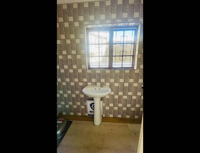 200M² BUSINESS FOR SALE IN WINDERMERE
